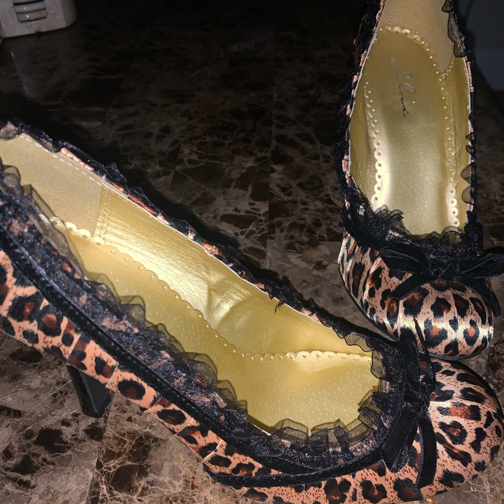 Never been worn shoes!